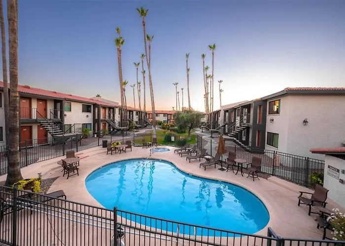 127 Fully Furnished 1br Suite-prime Location
