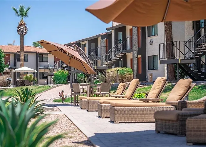 127 Fully Furnished 1br Suite-prime Location *