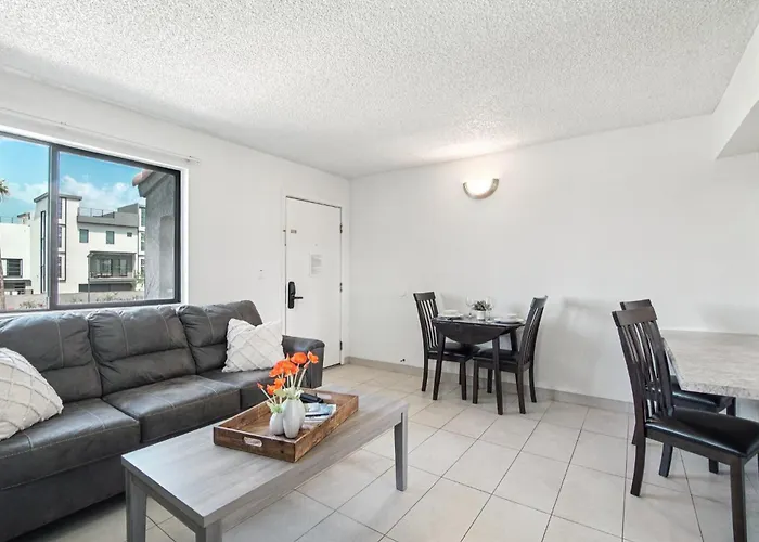 127 Fully Furnished 1br Suite-prime Location