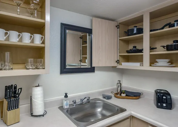127 Fully Furnished 1br Suite-prime Location Apartment Scottsdale